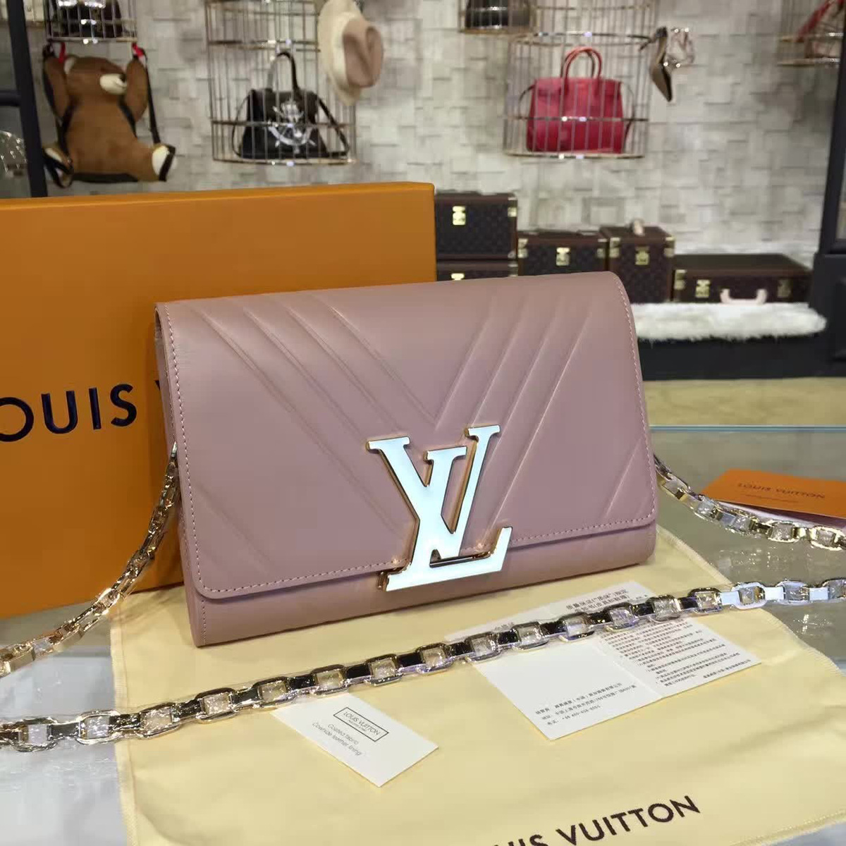 l0vis Vvtt0n l0vise chain cohotbag  gm 3442