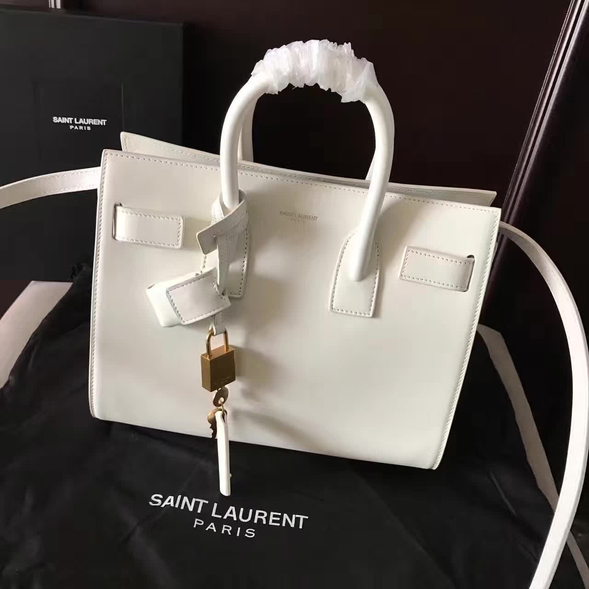 Y51 sac de jour in grained leather 4901 26cm x 21cm x 13cm