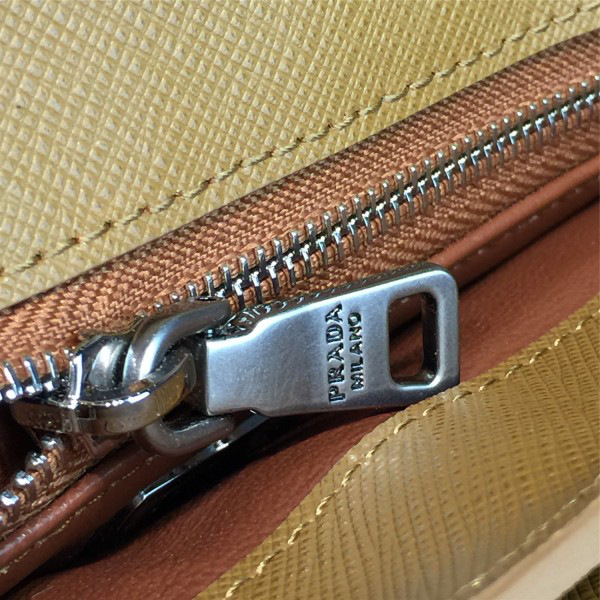 Pra*a metal closure 3921 23.5cm x 4.5cm x 15cm