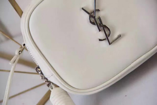 Y51 monogram blogger white 14cm x 12cm x 5cm