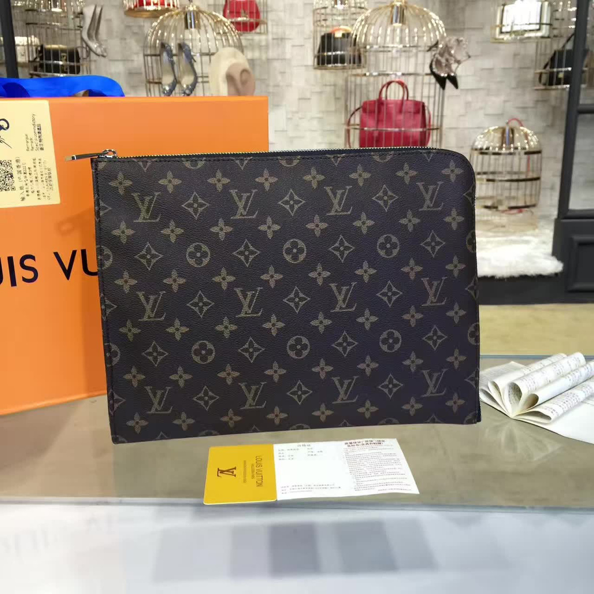 l0vis Vvtt0n leather cohotbag  clutch bag
