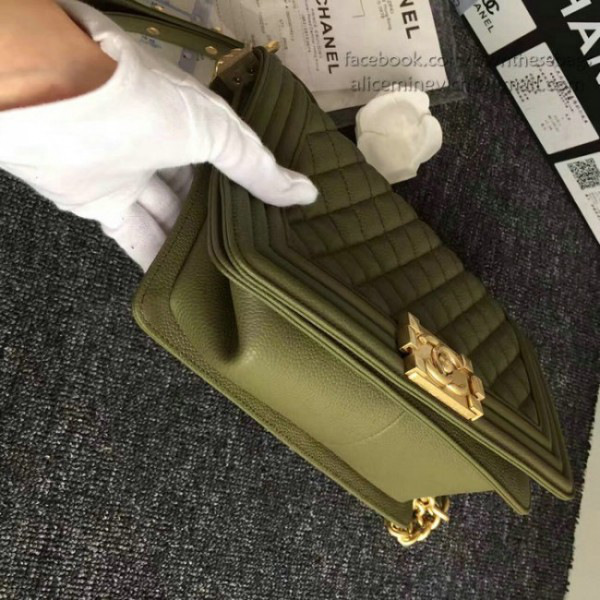 Ch**el quilted caviar medium boy bag green  25 x 14.5 x 8 cm