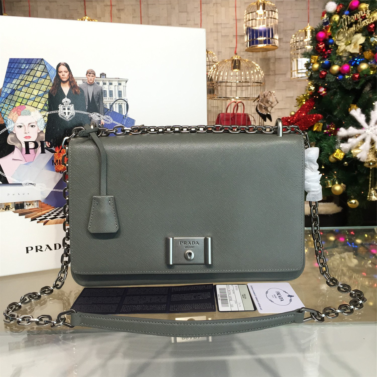 Pra*a metal closure 3912 30.5cm x 4.5cm x 19cm
