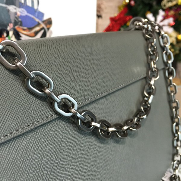 Pra*a metal closure 3912 30.5cm x 4.5cm x 19cm