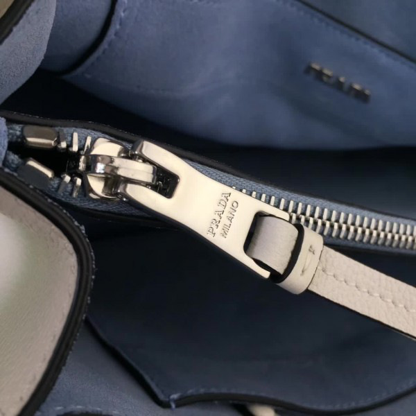 Pra*a cortex shoulder bag z4297  33.5cmx15.5cmx23cm