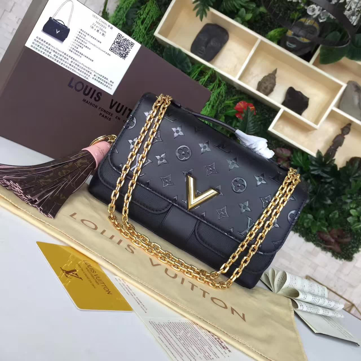 cohotbag l0vis Vvtt0n very chain  black
