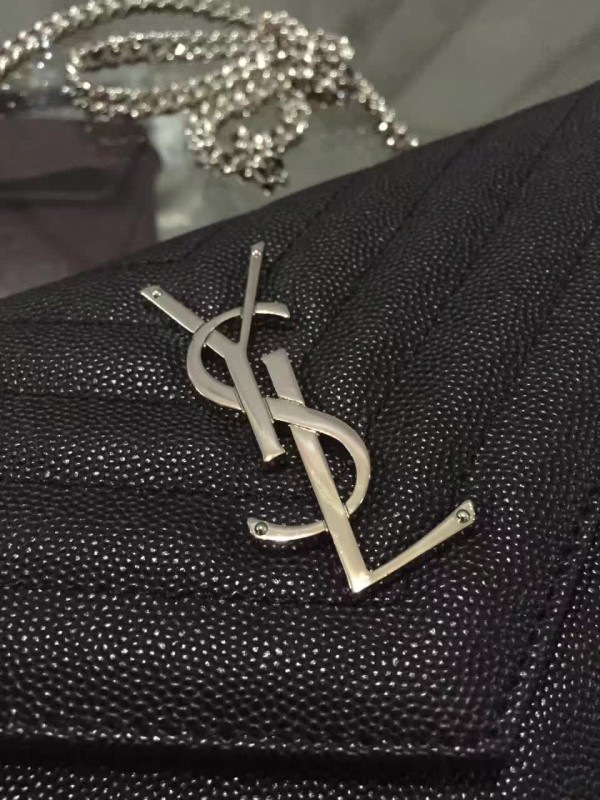 Y51 envelope chain wallet 5099 22cm x 5.5cm x 13.5cm