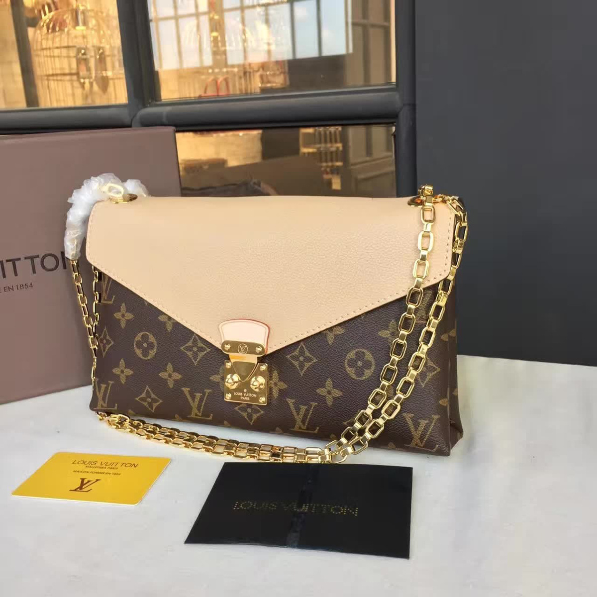 l0vis Vvtt0n monogram pallas chain 3284 26cm x 17 cmx 6 cm