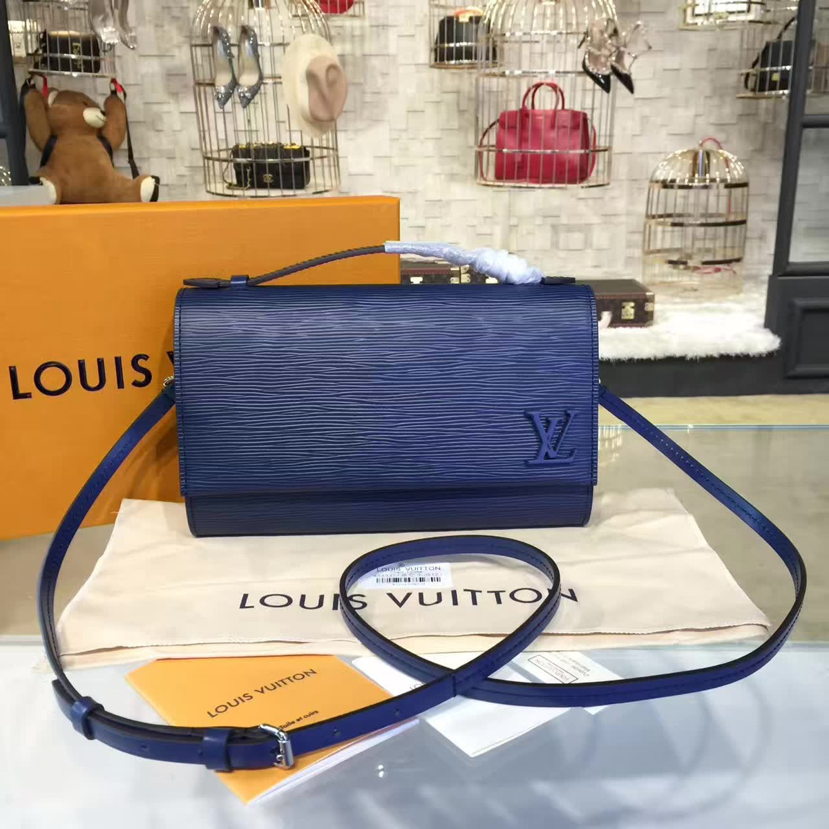 l0vis Vvtt0n clery cohotbag epi leather m54538 3645