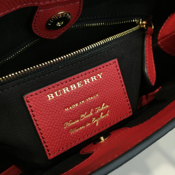 Bv*b*rry red shoulder bag 27cm x 11.5cm x 22cm