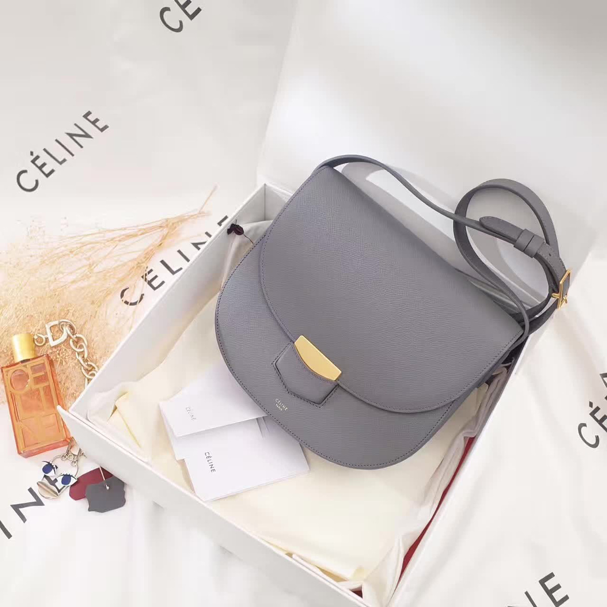 Ce1i*e leather compact trotteur z1119  19cm x 7cmx 16cm