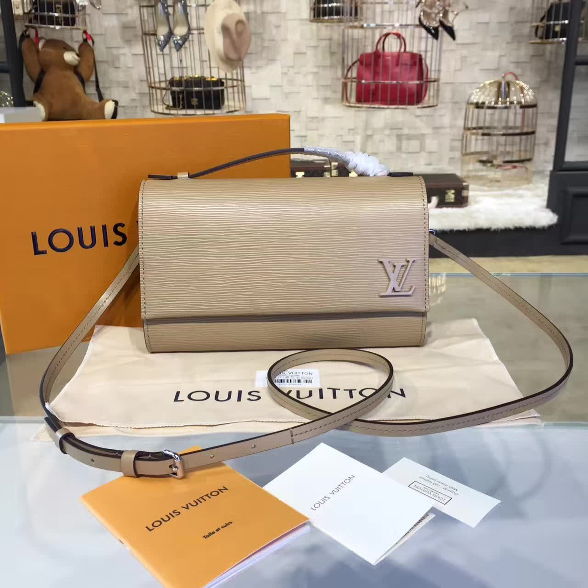 l0vis Vvtt0n clery cohotbag  epi leather m54538 3661