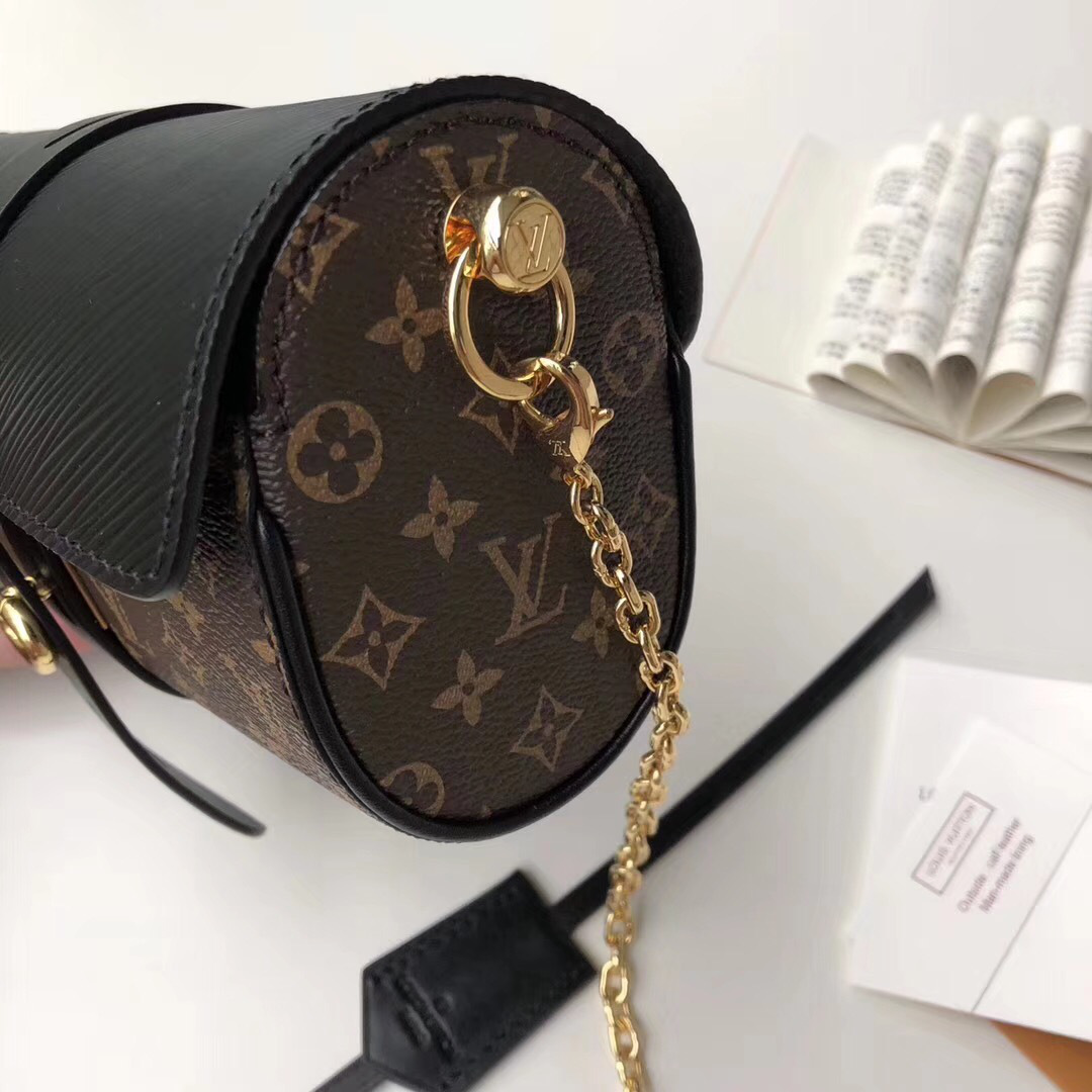 LV original single new diagonal chain bag m44158 black 18.5CM
