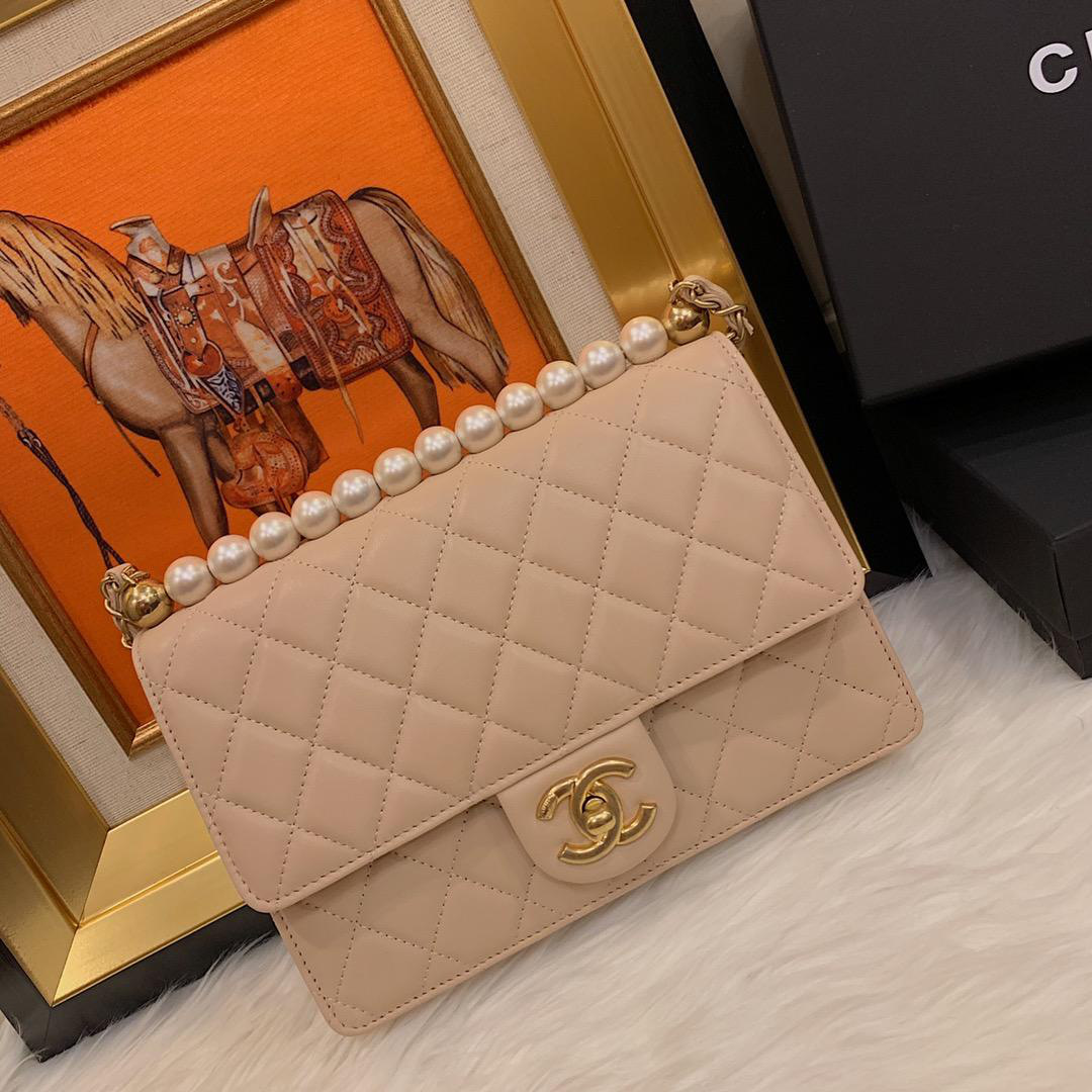 Ch**el classic rhomboid cover bag beige 21x4x16