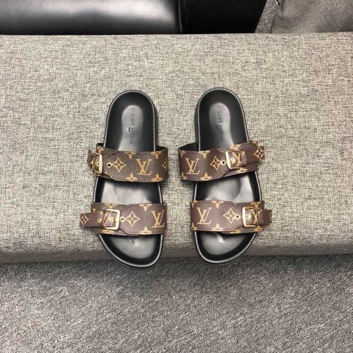 l0vis Vvtt0n sandals