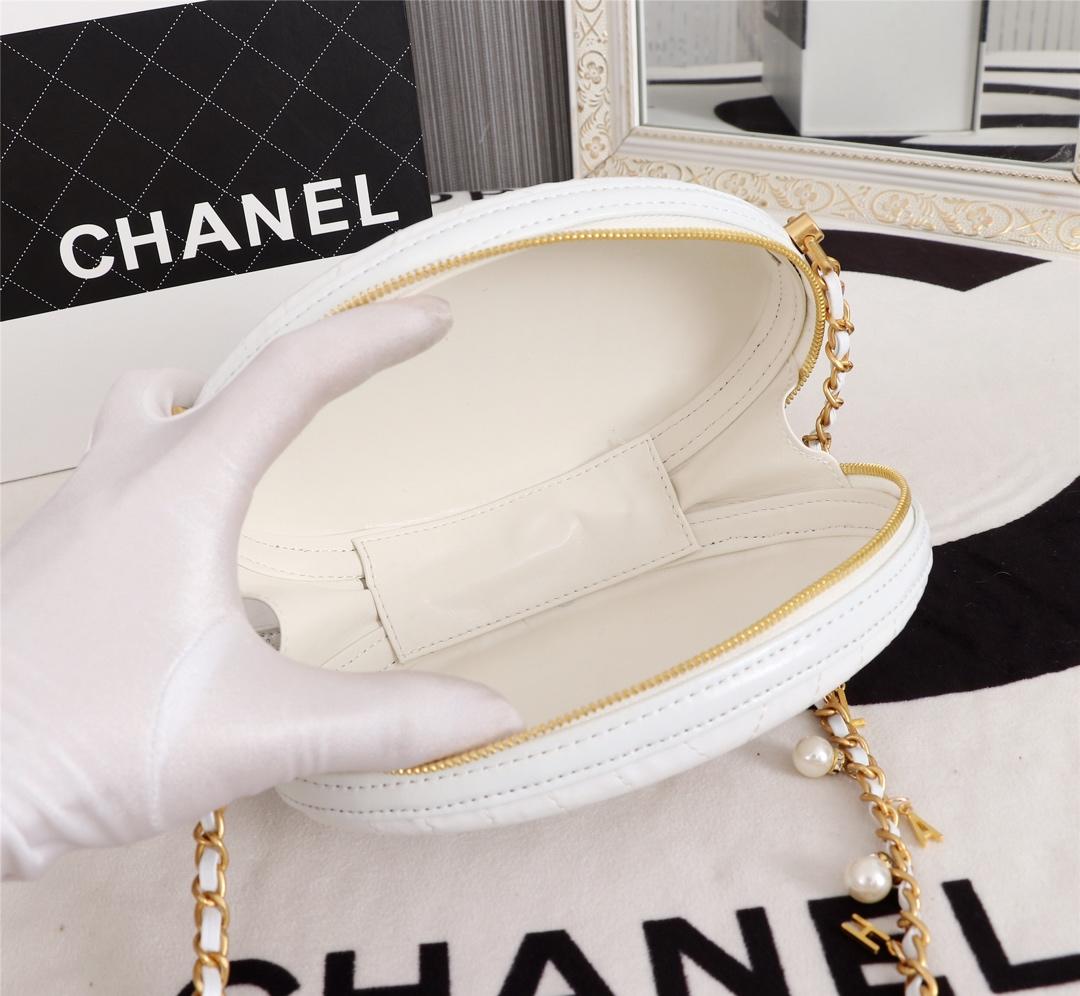 Ch**el whole cowhide white 19.5cm