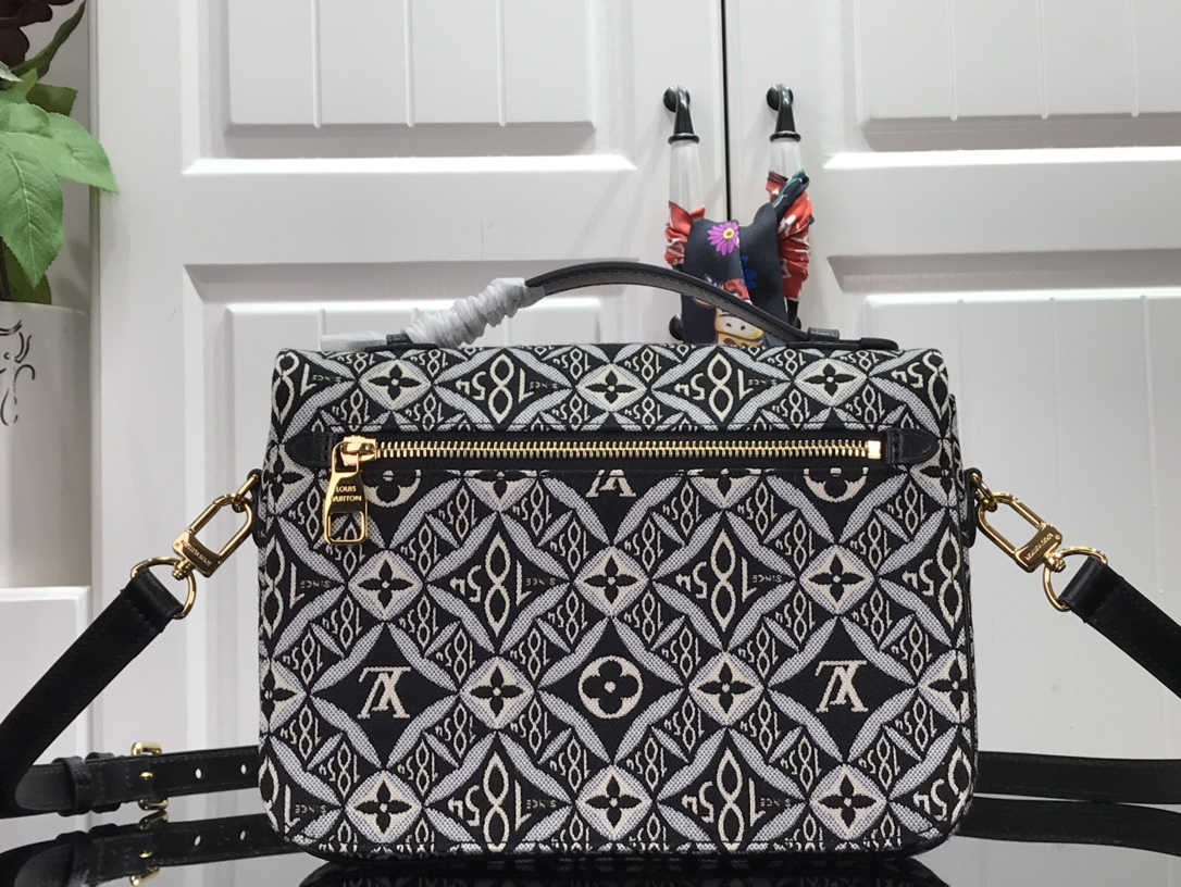 LV since 1854 pochette metis m57272 25x19x7cm