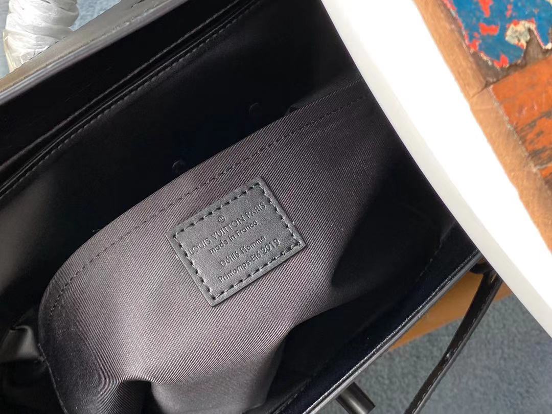 Lv men backpack in black