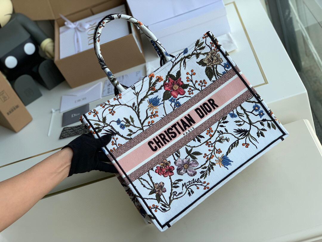 D10r large oblique embroidered book tote m1286 41.5 x 35 x 18 cm