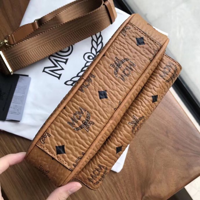 Klassik Crossbody in Visetos 22 x 15 x 9 cm