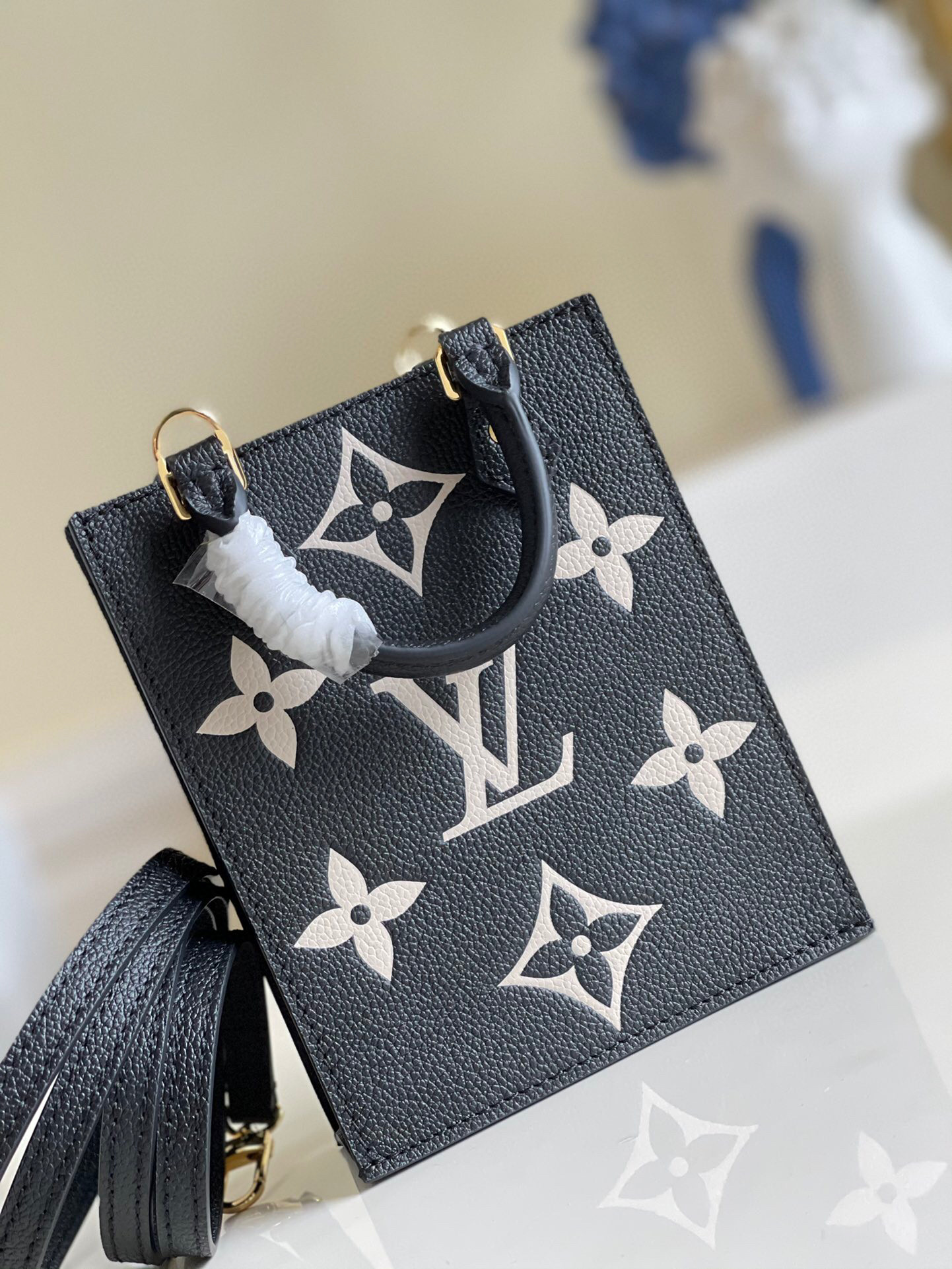 l0vis Vvtt0n petit sac plat bag bicolor monogram empreinte leather black m57937 14 x 17 x 5cm