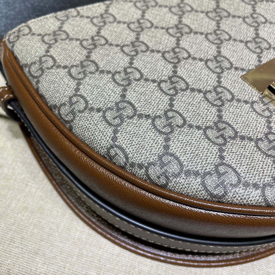 Gvc*1 padlock small shoulder bag 644524  22 x 19.5 x 6.5 cm
