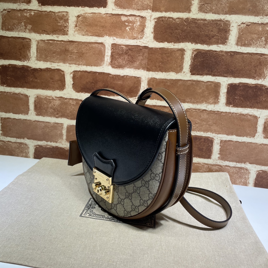 Gvc*1 padlock small shoulder bag 644524  22 x 19.5 x 6.5 cm