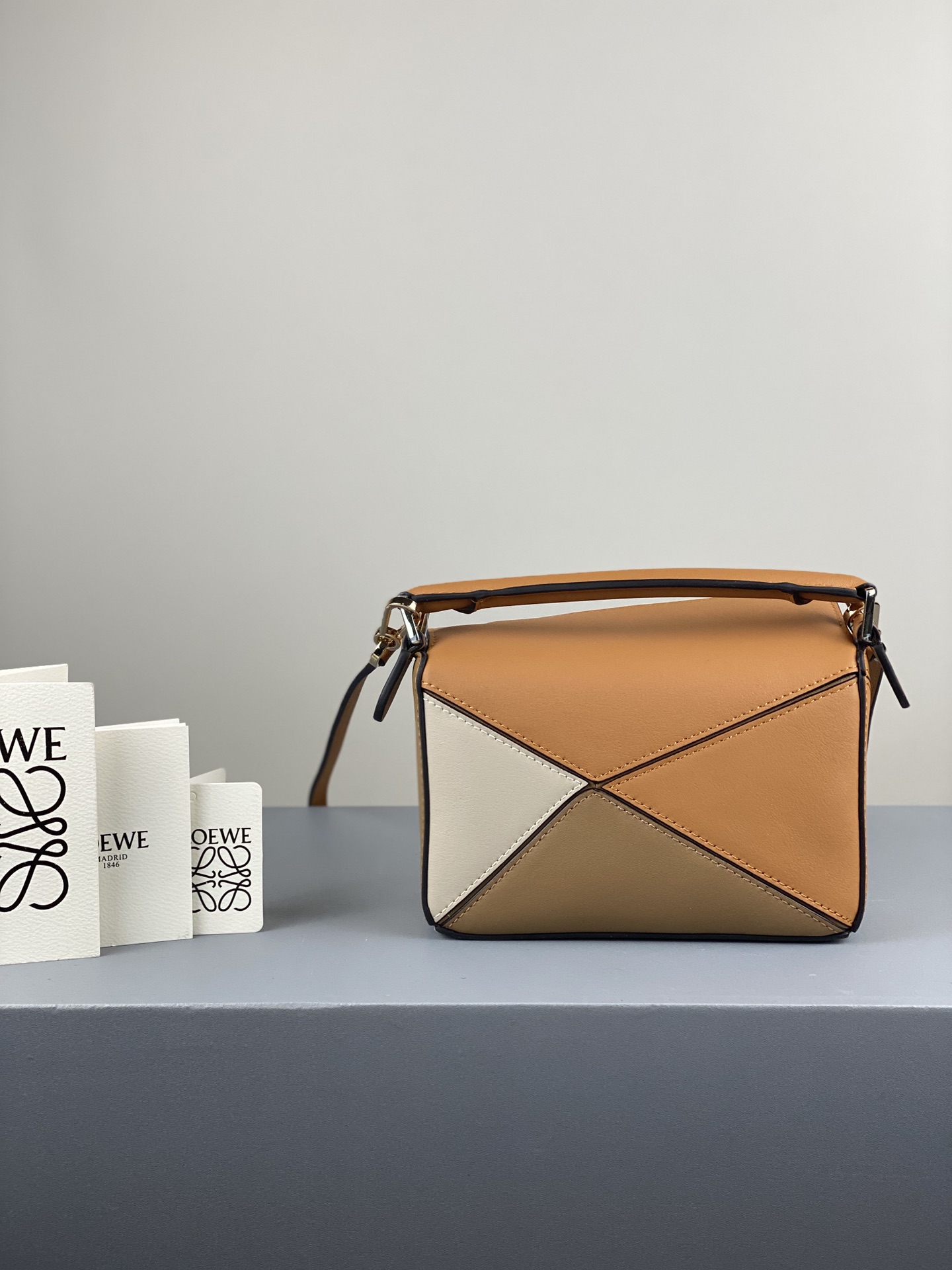 L0ew* mini puzzle bag in classic calfskin warm desert a510u95x19 18 x 12.5 x 8cm