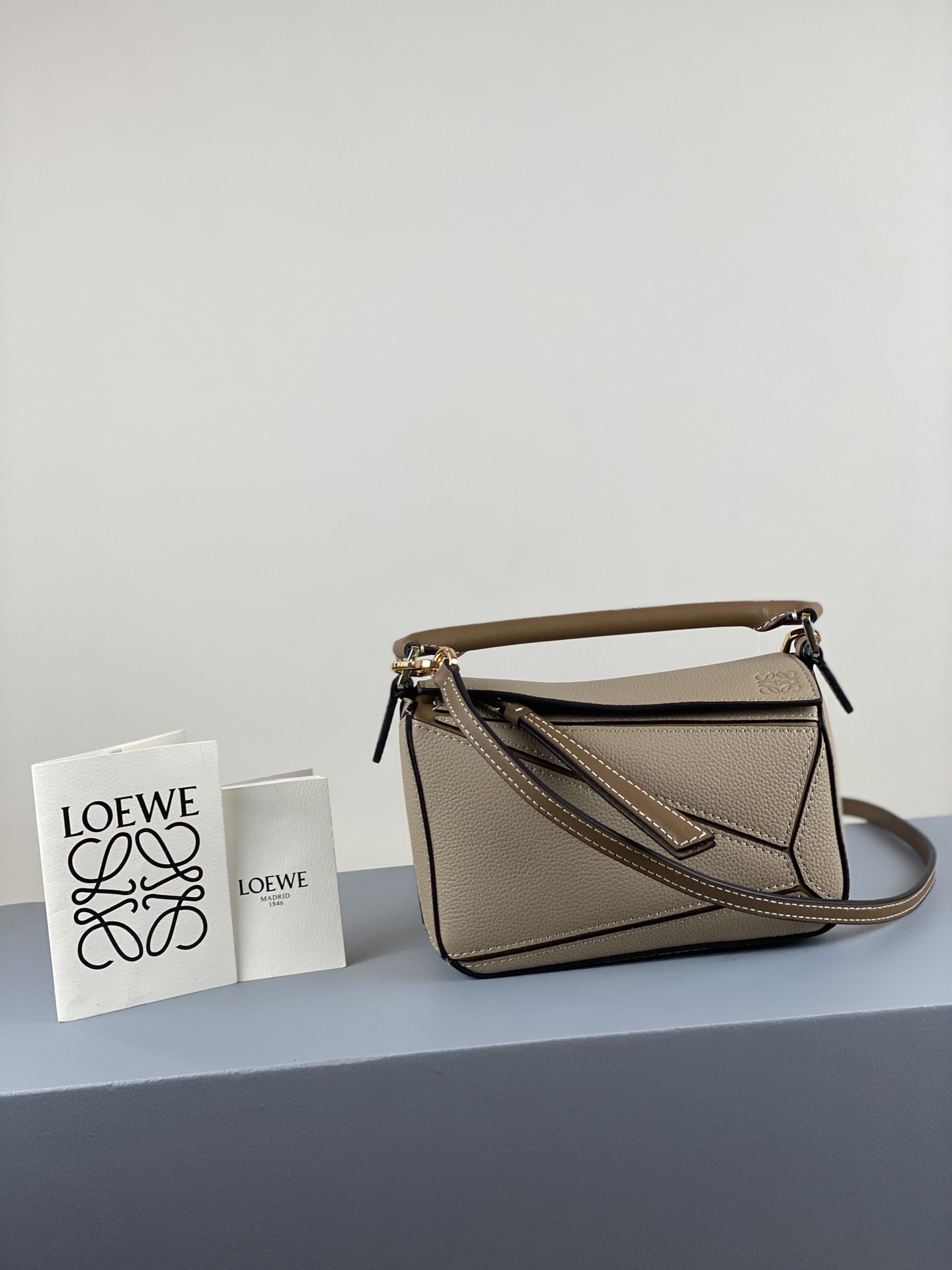 L0ew* mini puzzle bag in soft grained calfskin sand a510u95x27 18 x 12.5 x 8 cm