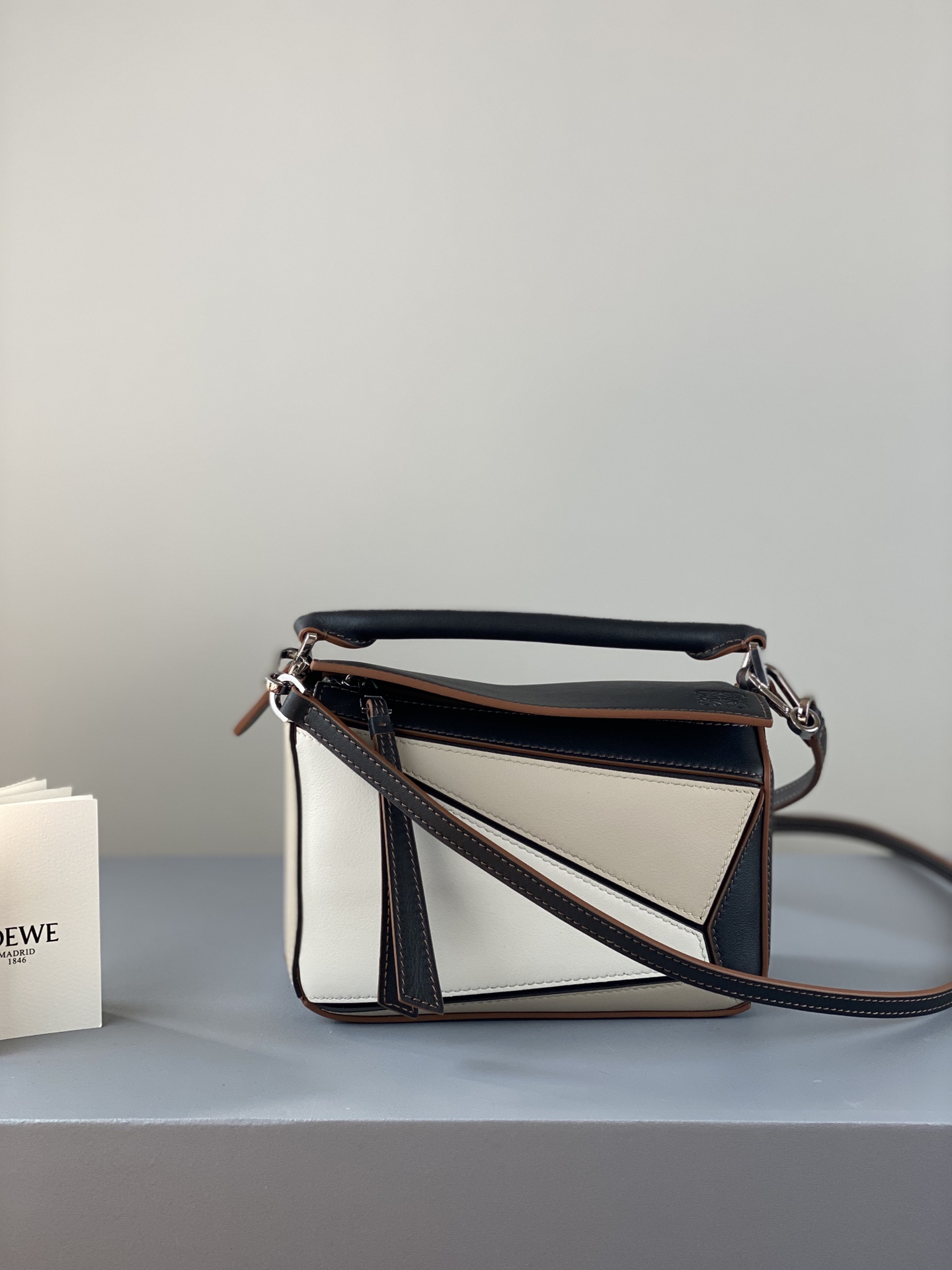 L0ew* mini puzzle craft bag in classic calfskin light oat 18*12.5*8cm