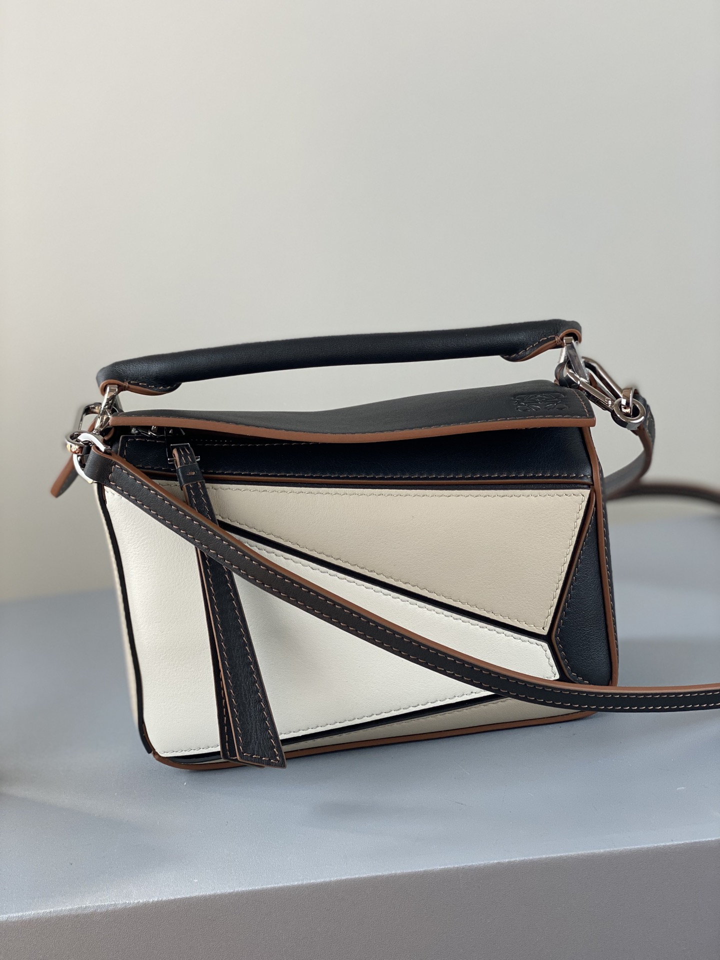 L0ew* mini puzzle craft bag in classic calfskin light oat 18*12.5*8cm