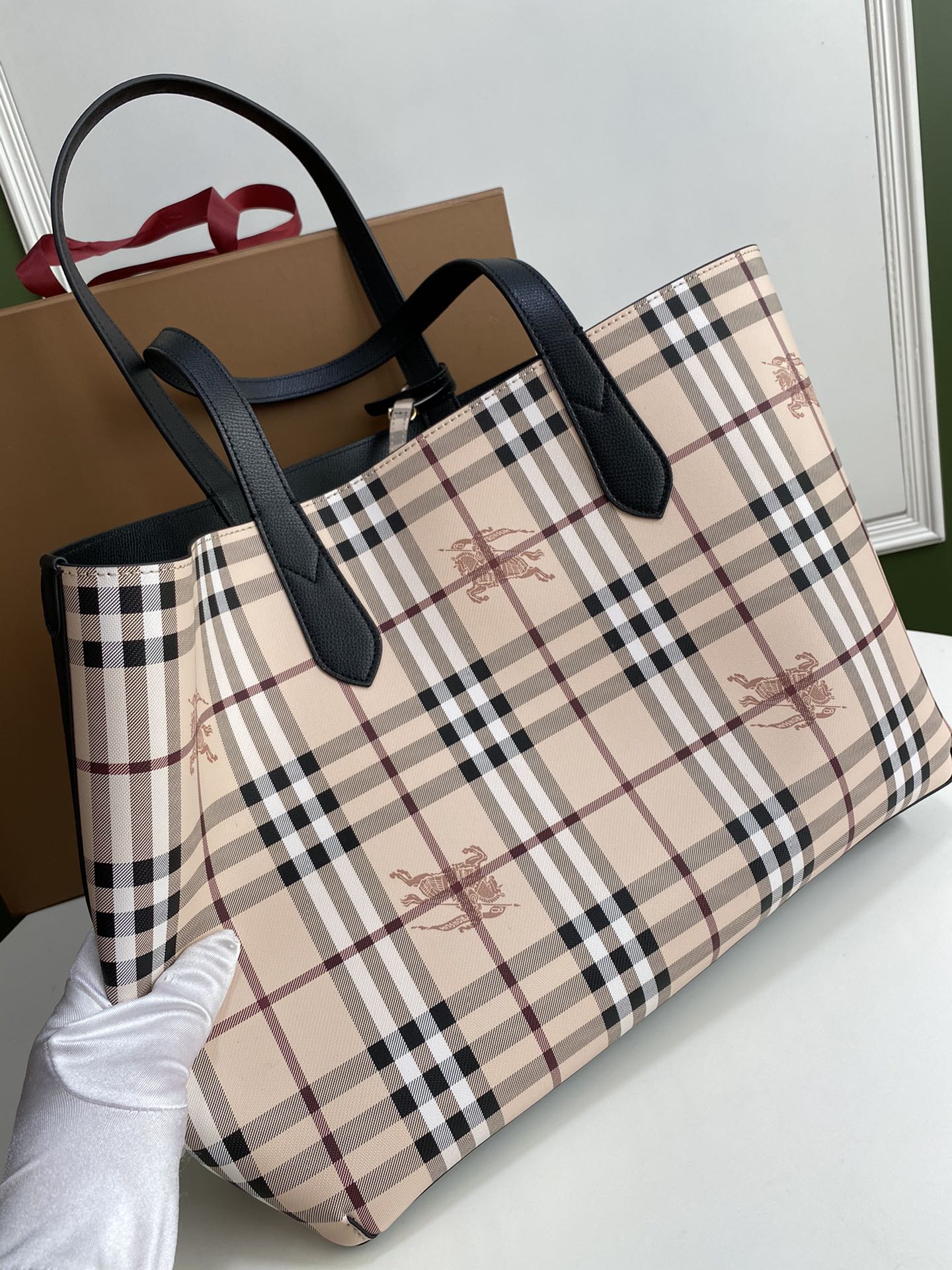 Bv*b*rry the reversible tote in vintage check black 35-46 * 30 * 12 cm