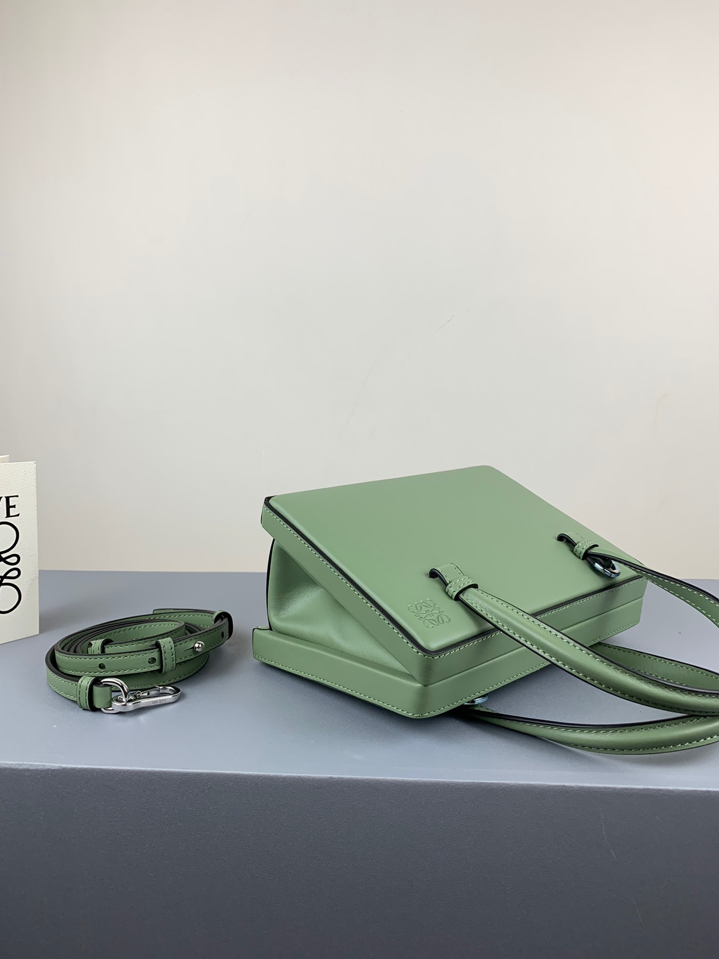 L0ew* postal small bag pale green 309.56.w85 17 x 13.5 x 8.5 cm