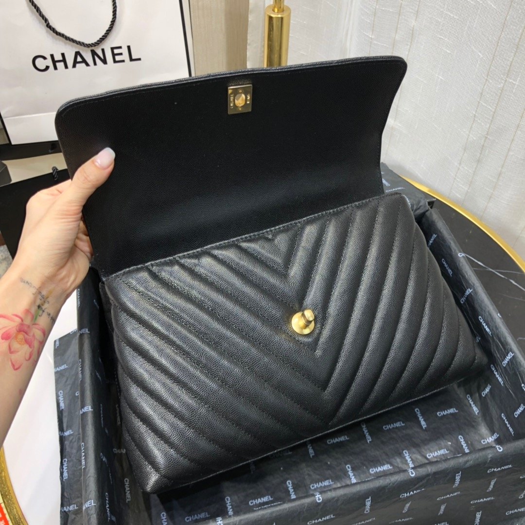 Ch**el small chevron coco handle bag in black and gold hardware a92991-15 28cm