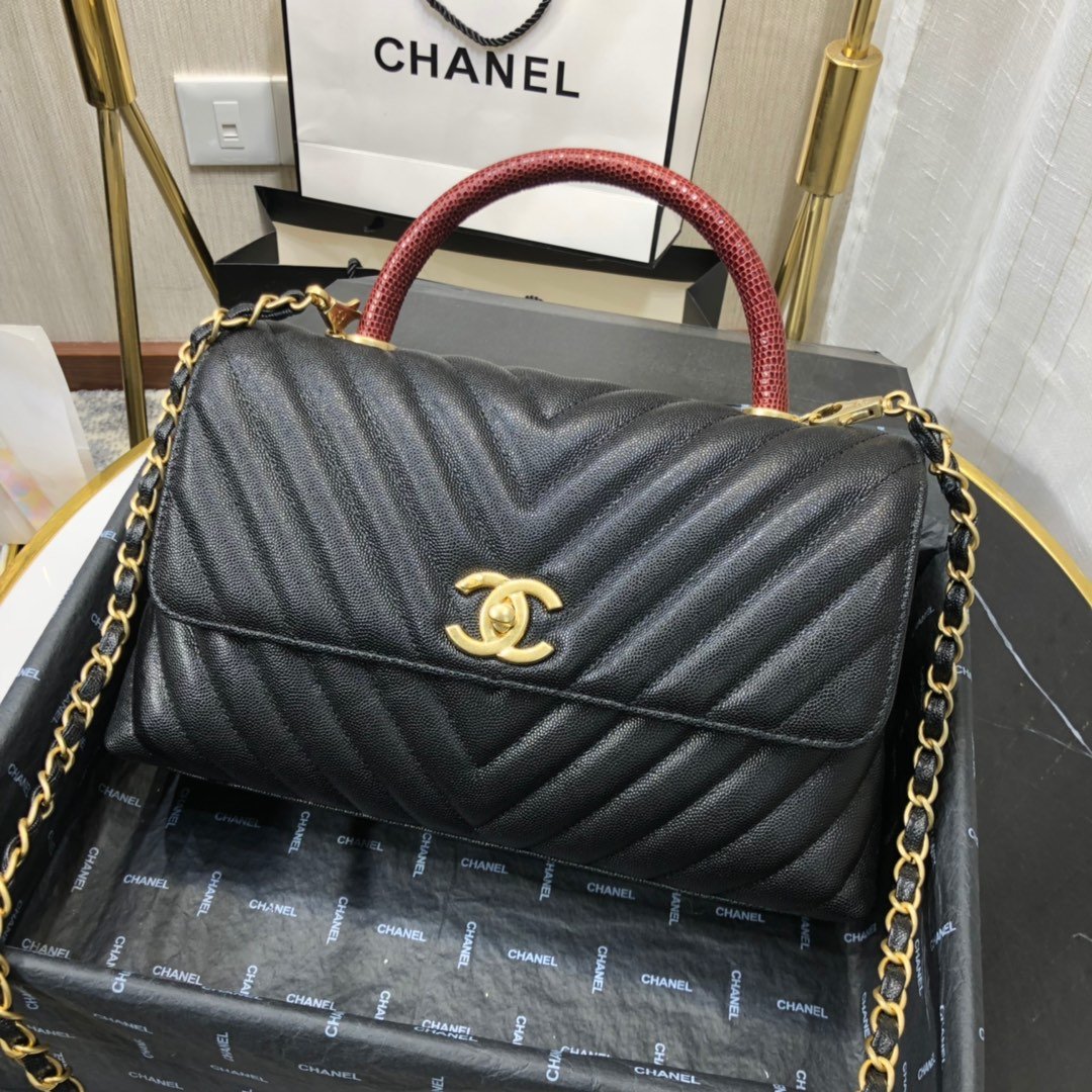 Ch**el small chevron coco handle bag in black and gold hardware a92991-15 28cm