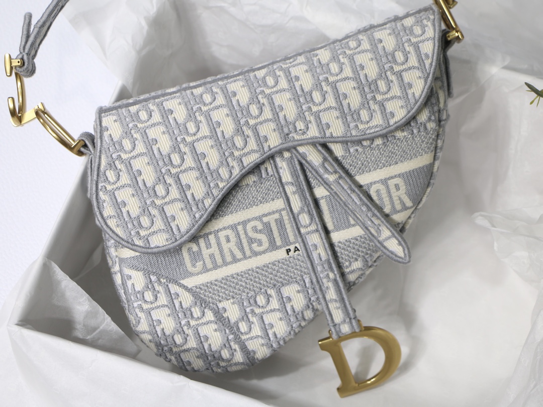 D10r saddle bag gray D10r oblique embroidery m0446criw 25.5 x 20 x 6.5 cm
