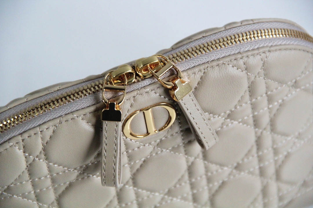D10r caro beauty pouch beige cannage lambskin 330 23 x 15.5 x 7.5 cm