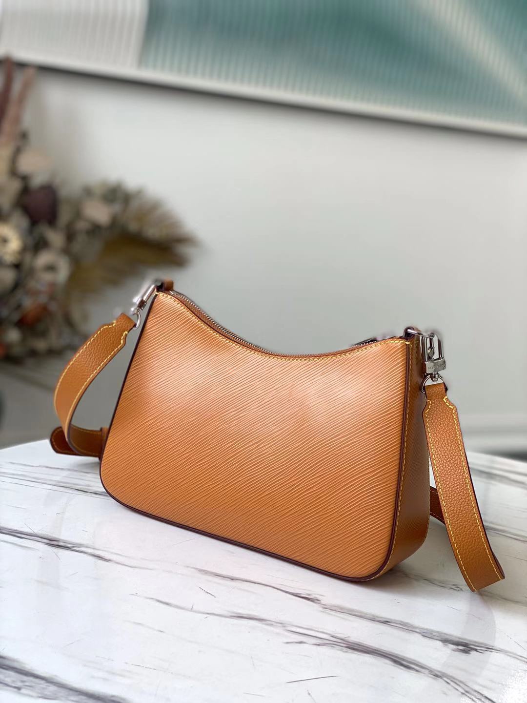 l0vis Vvtt0n marelle epi leather gold miel m80794 25 x 15 x 8 cm