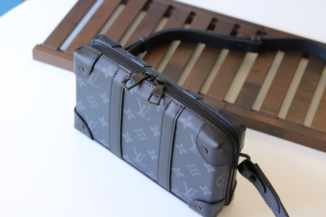 l0vis Vvtt0n soft trunk wallet monogram eclipse canvas m69838 22.5 × 14 × 5 cm