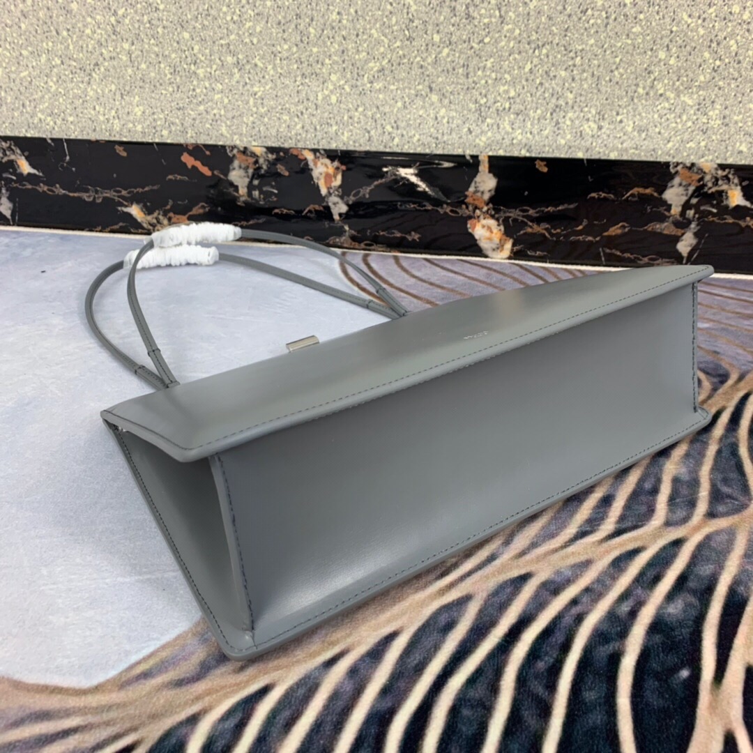 Ce1i*e soft medium clasp bag grey 184703 33 x 22 x 10 cm