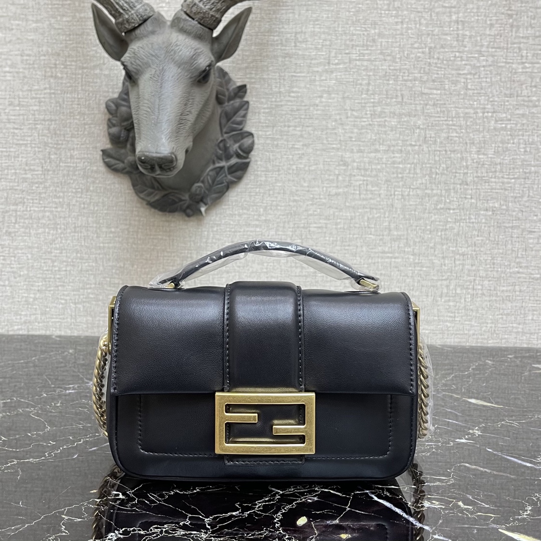 F**di mini baguette chain black and black nappa leather bag 8bs045 19 × 5 × 10 cm
