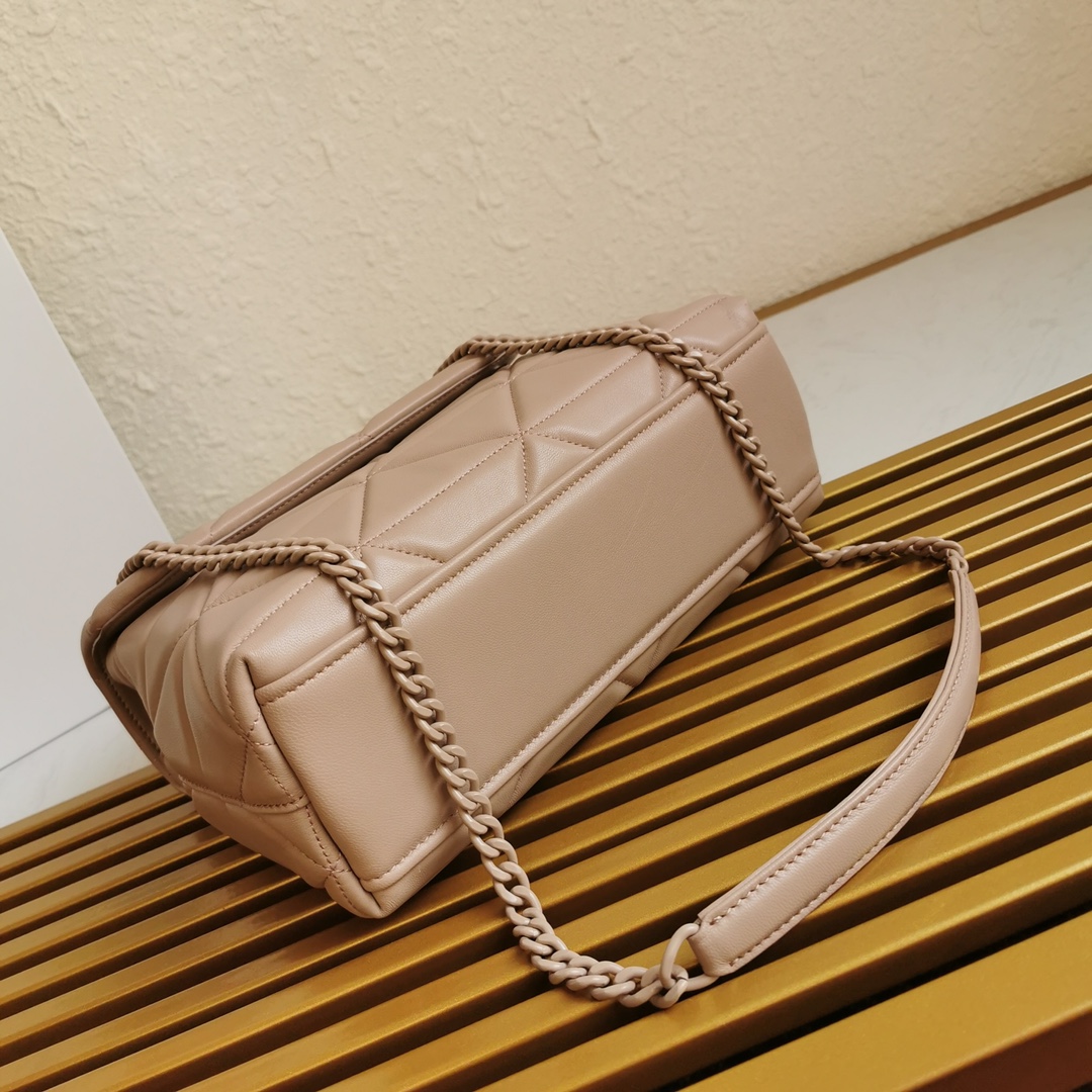Pra*a large nappa leather Pra*a spectrum bag powder beige 1bd231 27 × 18.5 × 9 cm