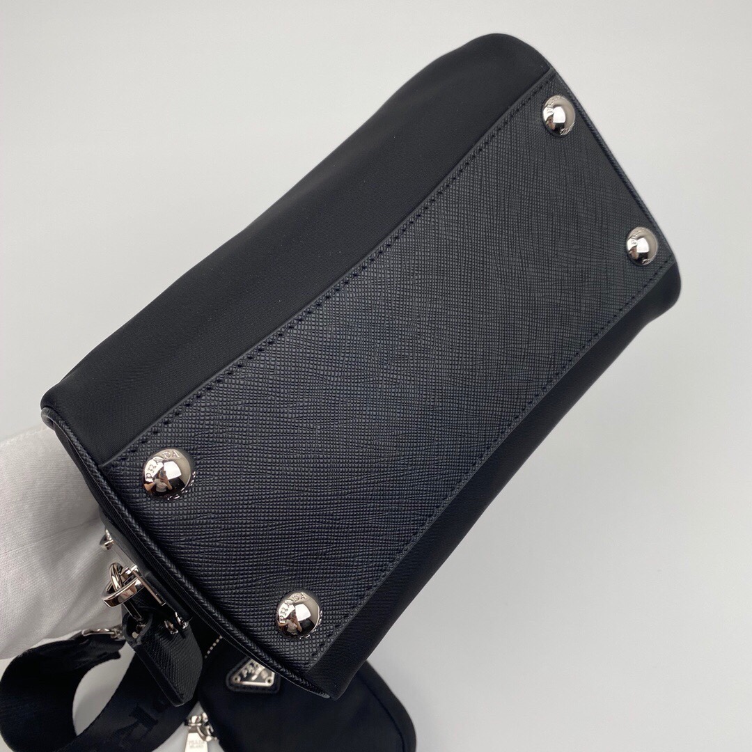 Pra*a re-edition 2005 nylon bag black 1bb846 20 x 11.5 x 11 cm