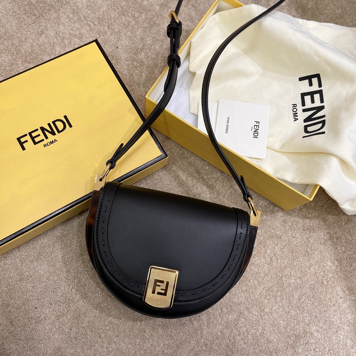 F**di moonlight black leather bag 8bt346 21 x 9 x 14 cm