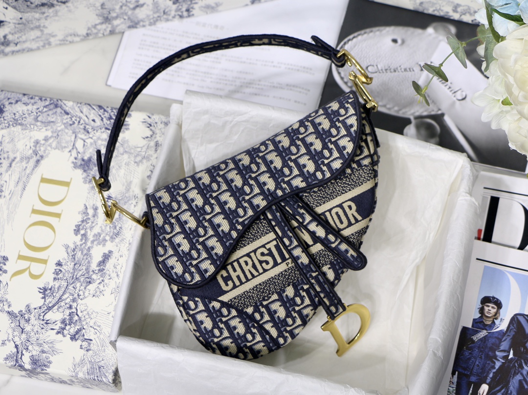 D10r saddle bag blue D10r oblique embroidery m0446criw 25.5 x 20 x 6.5 cm
