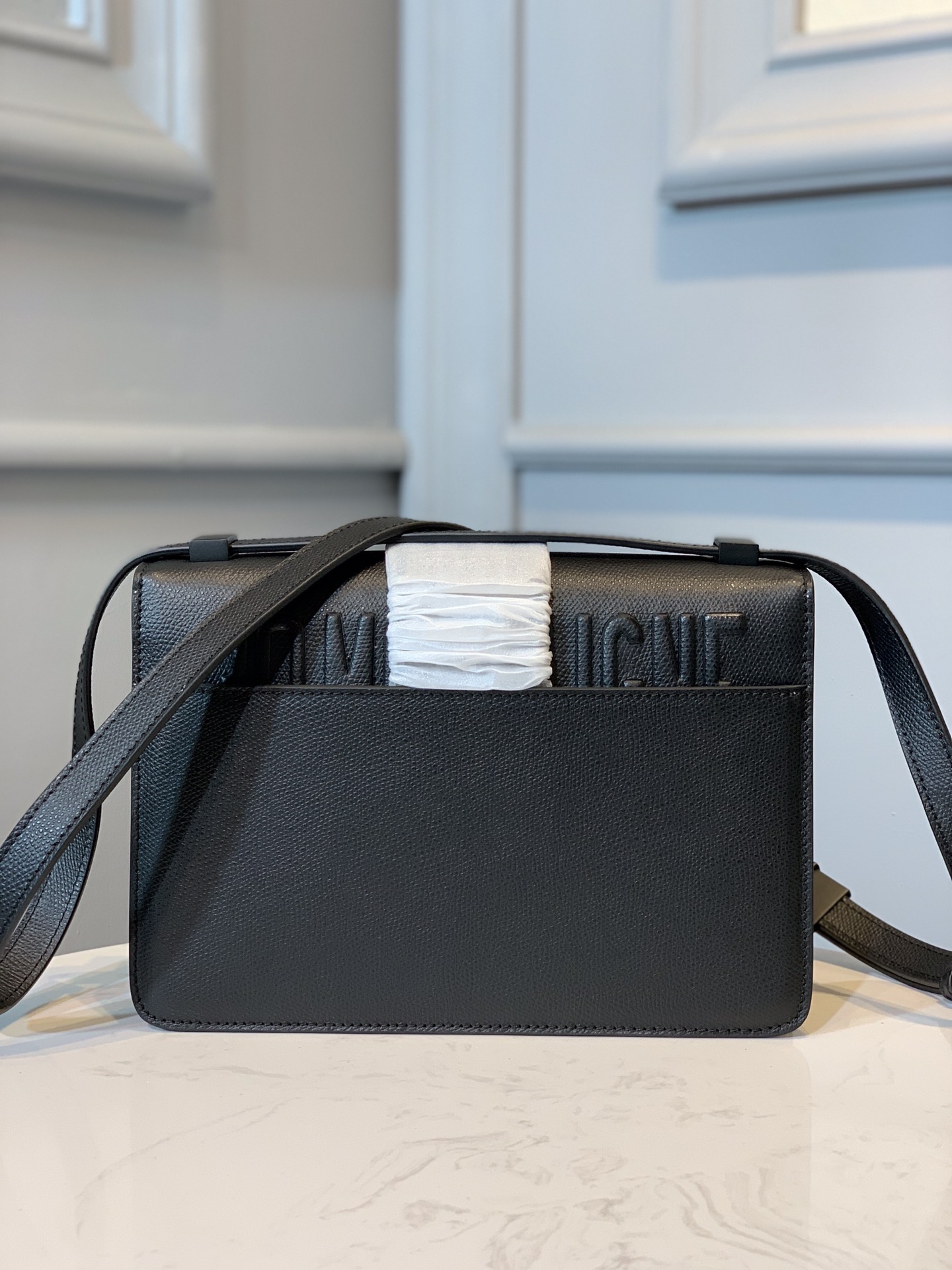 D10r 30 montaigne bag black box calfskin m9203bmoa 24 x 17 x 8 cm