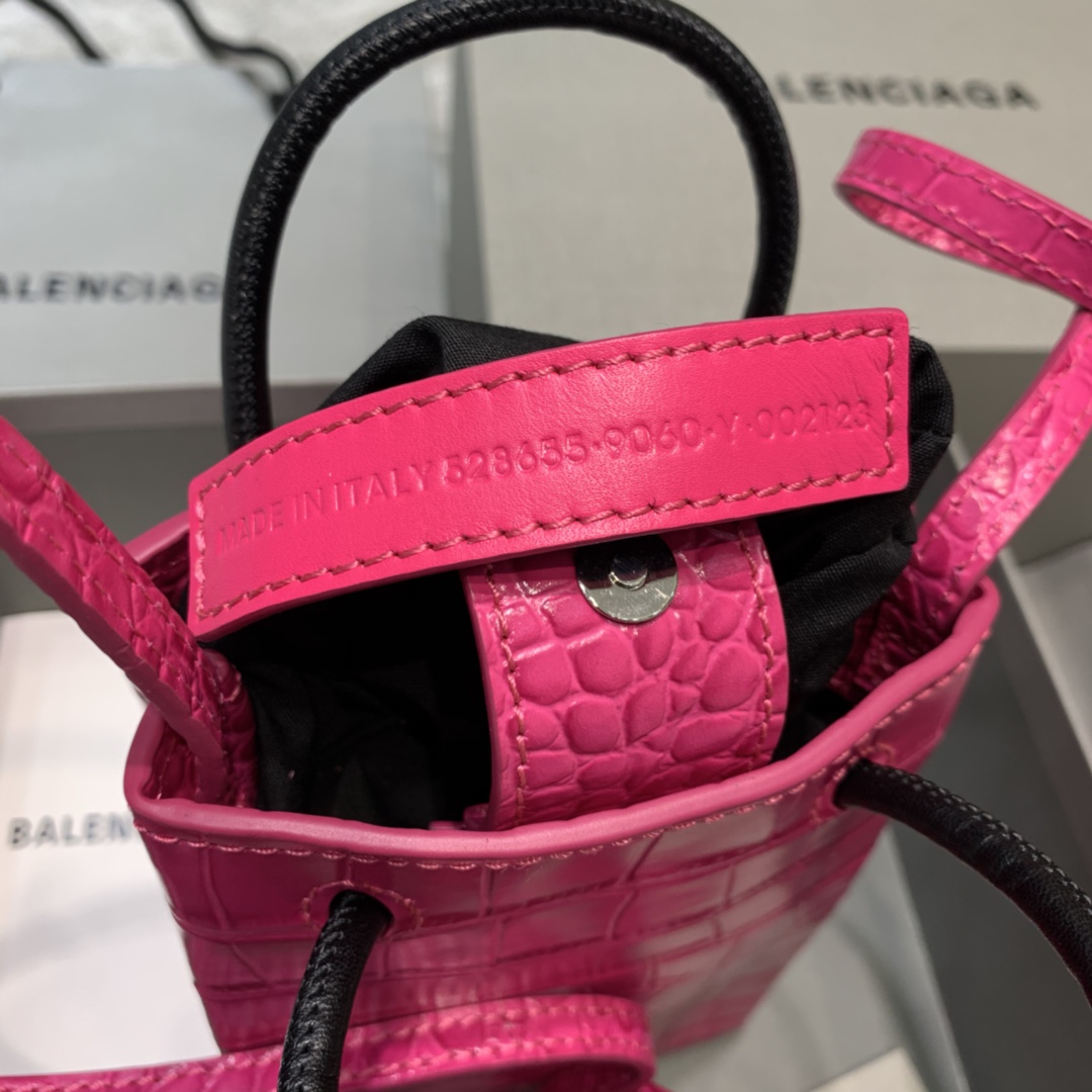 Ba1en*iaga shopping phone holder croc-effect leather bag in fuchsia 12 x 4.5 x 18 cm