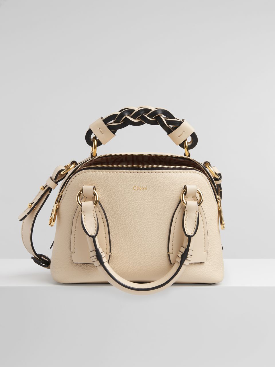 Ch10É daria small bag in grained & shiny calfskin sweet beige chc20us361c6224q 22 x 9 x 18 cm