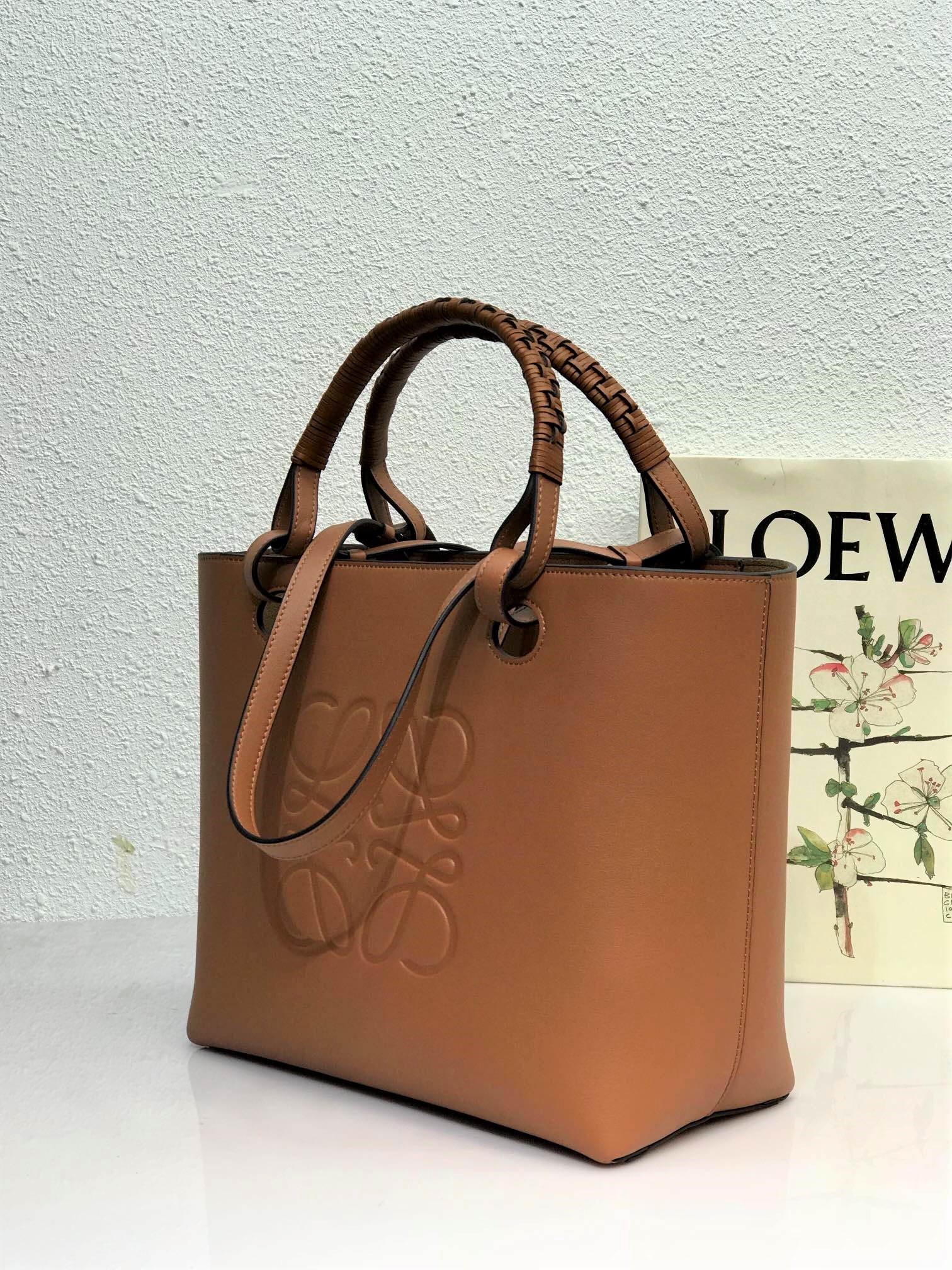 L0ew* anagram tote in classic calfskin tan a657t23x02 30cm