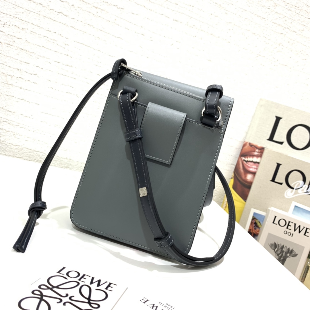 L0ew* flat gusset crossbody bag in smooth calfskin gunmetal 335.54.z33 13 x 3 x 18 cm